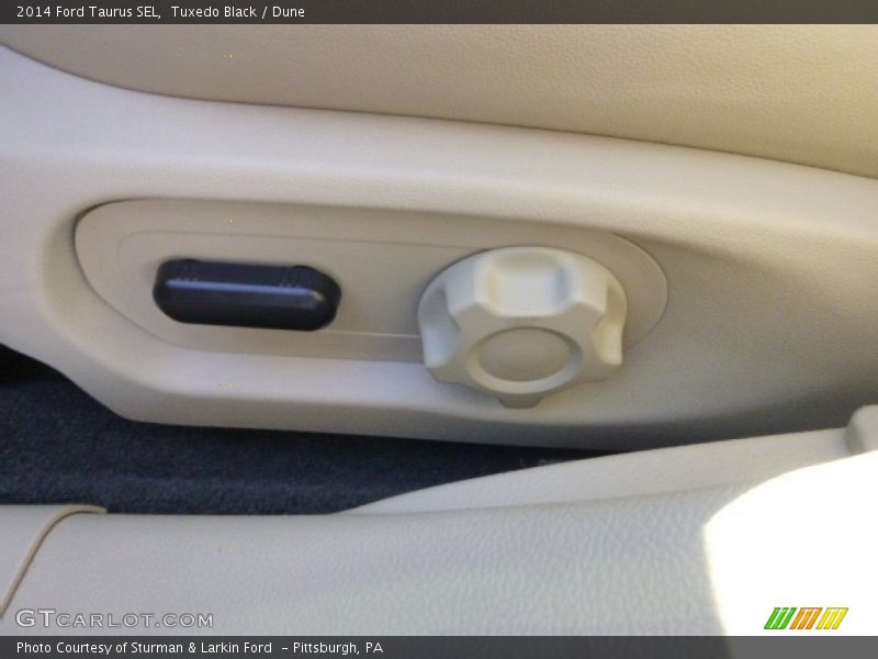 Tuxedo Black / Dune 2014 Ford Taurus SEL