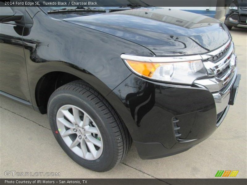 Tuxedo Black / Charcoal Black 2014 Ford Edge SE