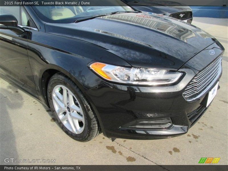Tuxedo Black Metallic / Dune 2015 Ford Fusion SE