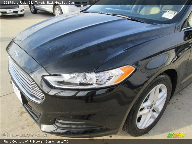 Tuxedo Black Metallic / Dune 2015 Ford Fusion SE