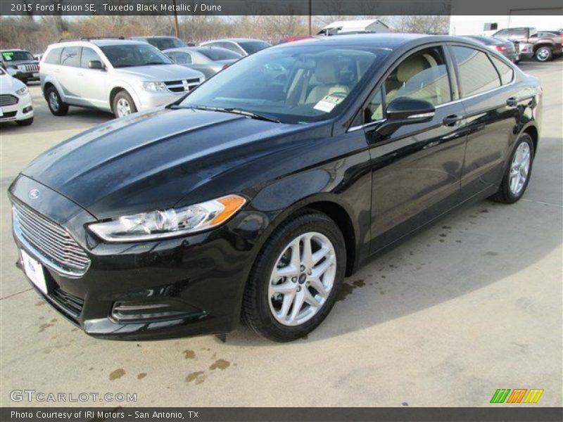 Front 3/4 View of 2015 Fusion SE