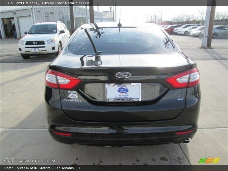 Tuxedo Black Metallic / Dune 2015 Ford Fusion SE