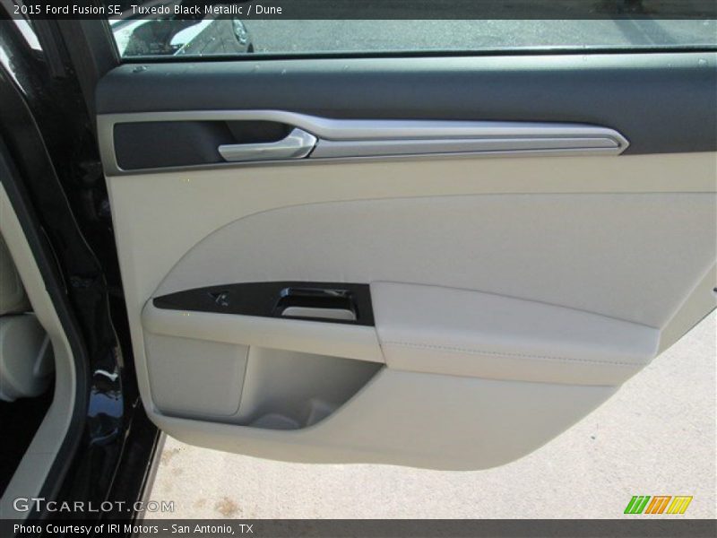 Tuxedo Black Metallic / Dune 2015 Ford Fusion SE