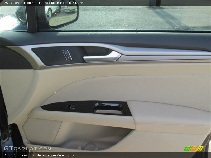 Tuxedo Black Metallic / Dune 2015 Ford Fusion SE