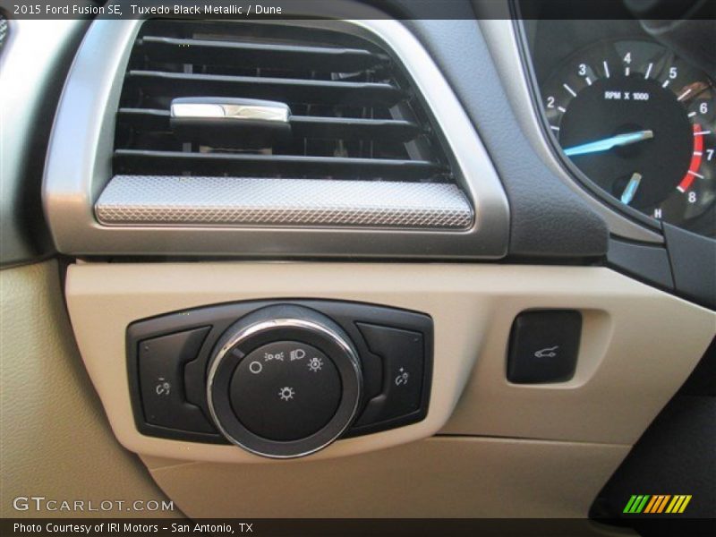 Tuxedo Black Metallic / Dune 2015 Ford Fusion SE