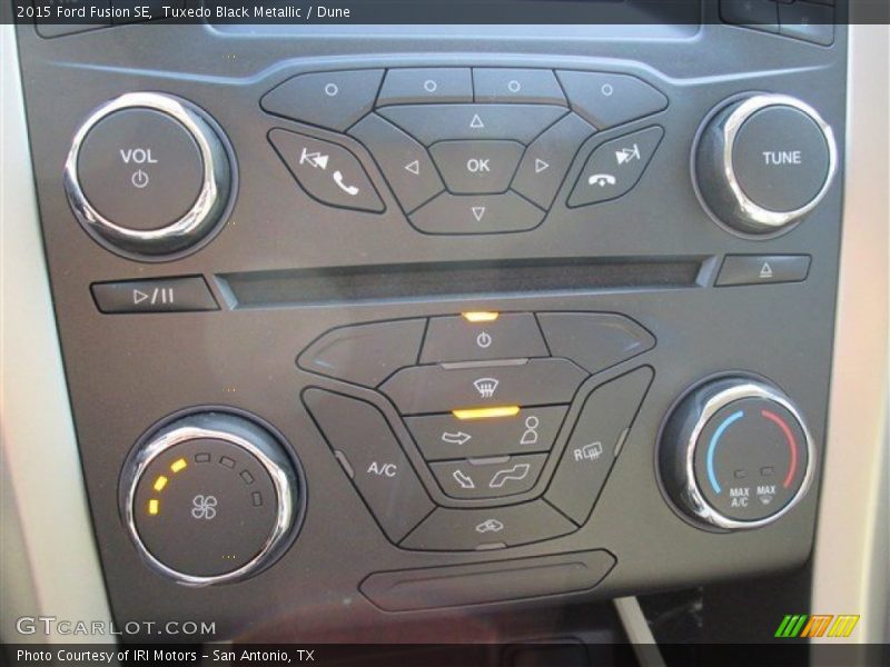 Tuxedo Black Metallic / Dune 2015 Ford Fusion SE