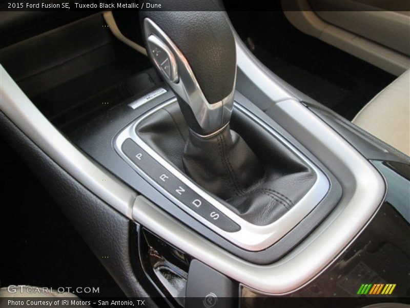 Tuxedo Black Metallic / Dune 2015 Ford Fusion SE