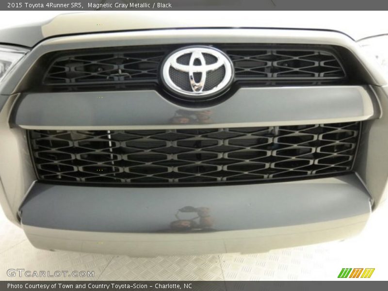 Magnetic Gray Metallic / Black 2015 Toyota 4Runner SR5