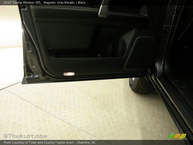 Magnetic Gray Metallic / Black 2015 Toyota 4Runner SR5