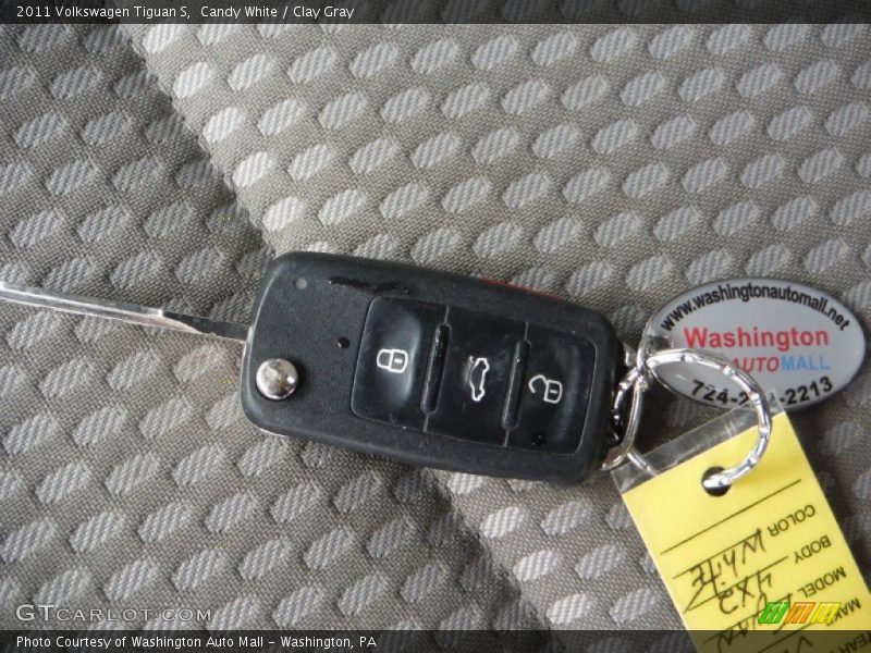 Candy White / Clay Gray 2011 Volkswagen Tiguan S