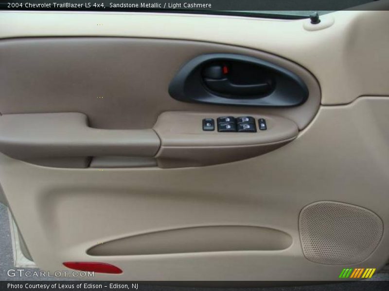 Sandstone Metallic / Light Cashmere 2004 Chevrolet TrailBlazer LS 4x4