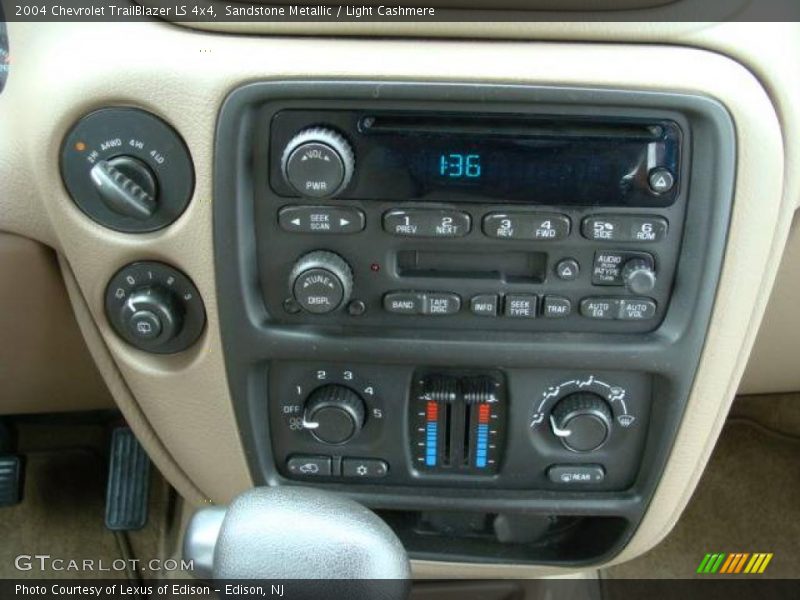 Sandstone Metallic / Light Cashmere 2004 Chevrolet TrailBlazer LS 4x4