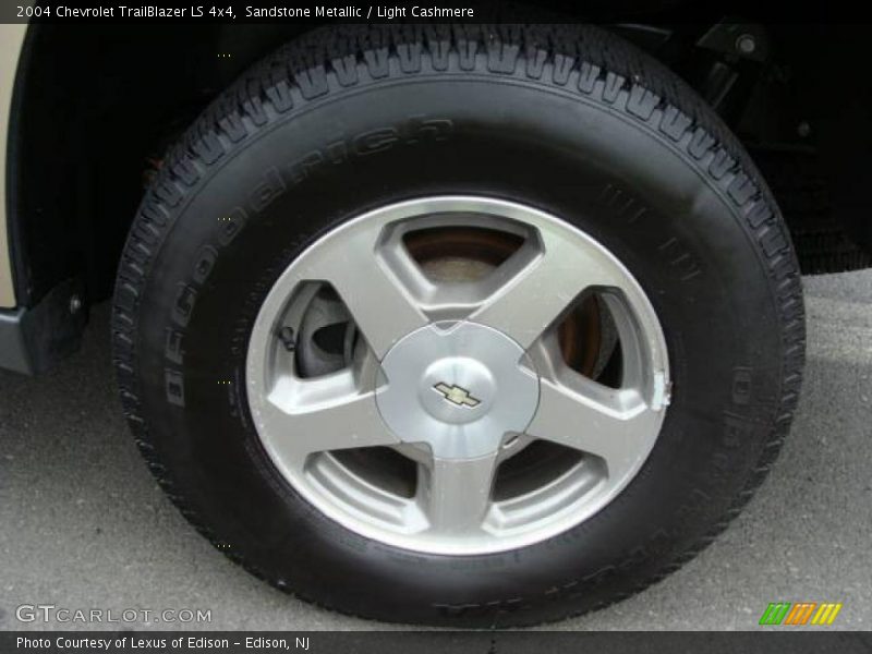Sandstone Metallic / Light Cashmere 2004 Chevrolet TrailBlazer LS 4x4