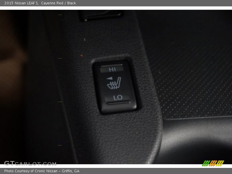 Cayenne Red / Black 2015 Nissan LEAF S