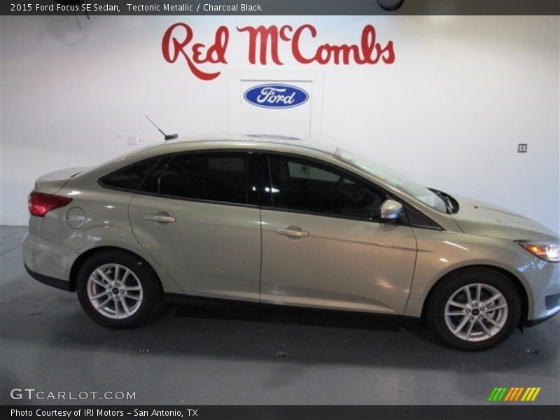 Tectonic Metallic / Charcoal Black 2015 Ford Focus SE Sedan