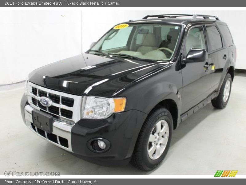 Front 3/4 View of 2011 Escape Limited 4WD