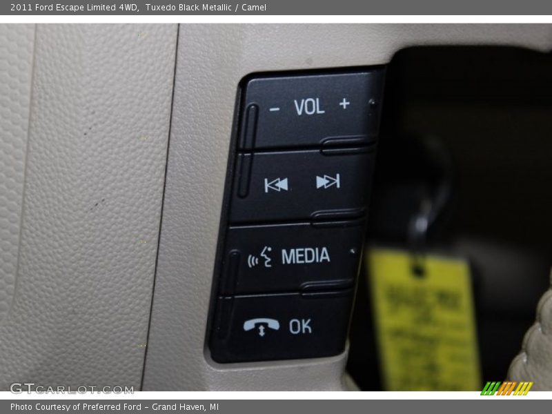 Tuxedo Black Metallic / Camel 2011 Ford Escape Limited 4WD