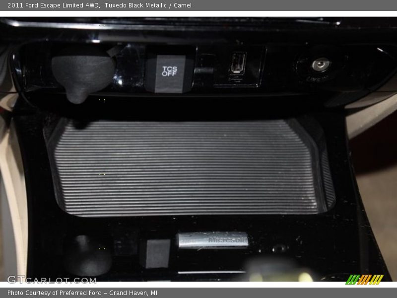 Tuxedo Black Metallic / Camel 2011 Ford Escape Limited 4WD