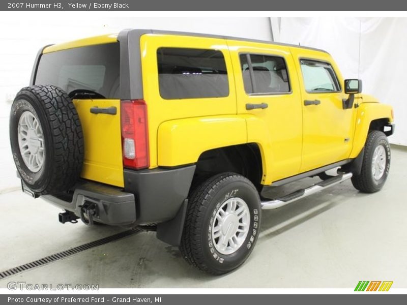 Yellow / Ebony Black 2007 Hummer H3