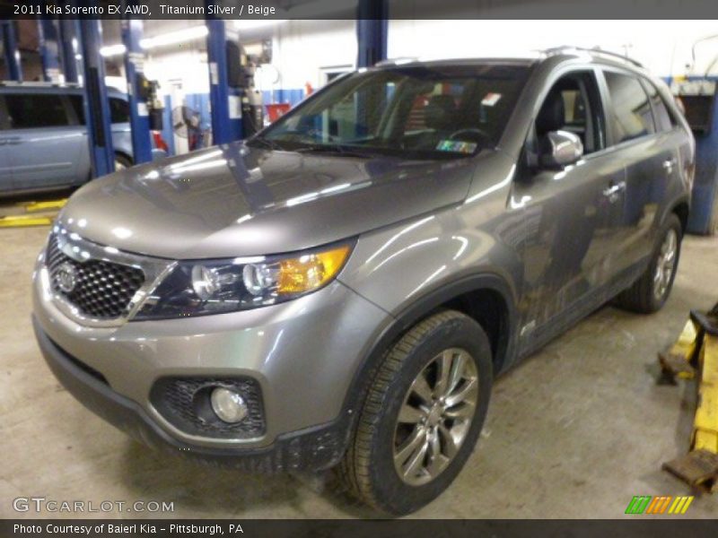 Front 3/4 View of 2011 Sorento EX AWD