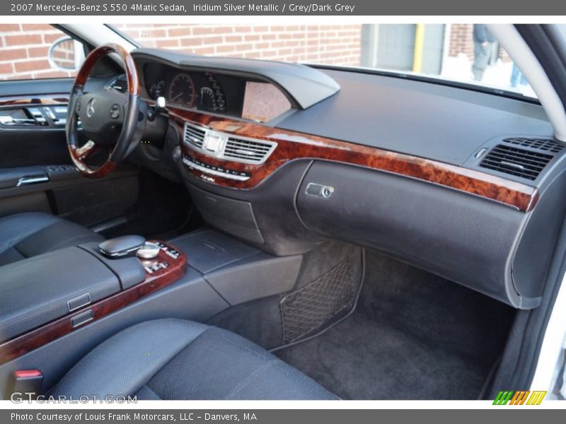 Dashboard of 2007 S 550 4Matic Sedan