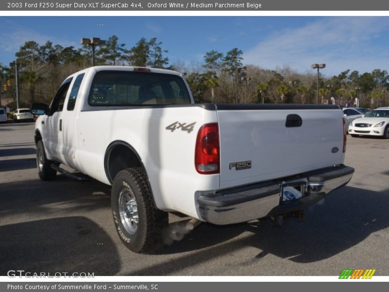 Oxford White / Medium Parchment Beige 2003 Ford F250 Super Duty XLT SuperCab 4x4