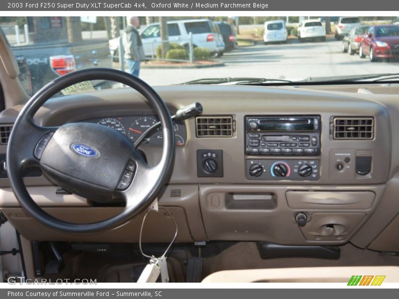 Oxford White / Medium Parchment Beige 2003 Ford F250 Super Duty XLT SuperCab 4x4