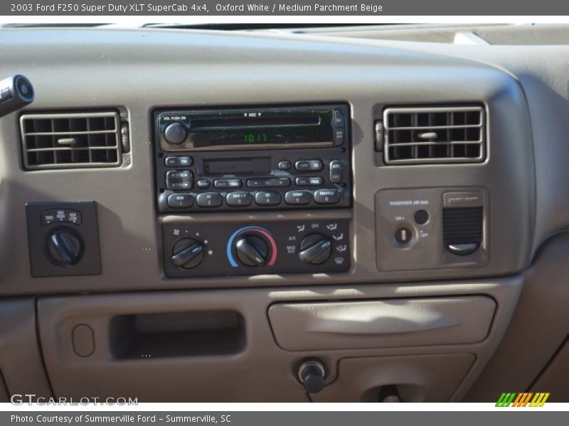 Oxford White / Medium Parchment Beige 2003 Ford F250 Super Duty XLT SuperCab 4x4