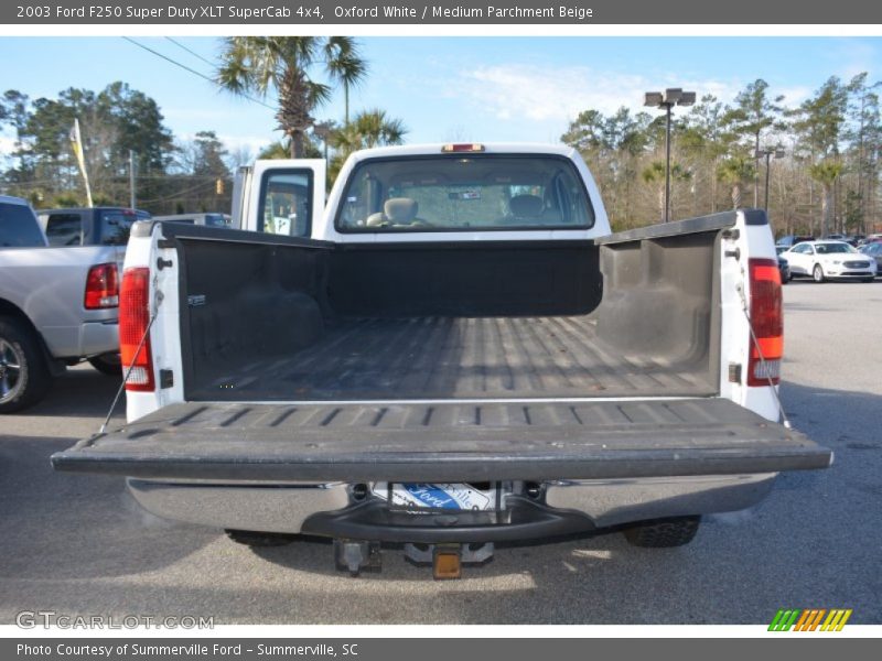Oxford White / Medium Parchment Beige 2003 Ford F250 Super Duty XLT SuperCab 4x4