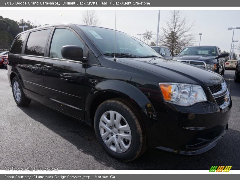 Front 3/4 View of 2015 Grand Caravan SE