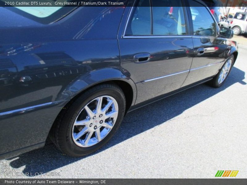 Grey Flannel / Titanium/Dark Titanium 2010 Cadillac DTS Luxury