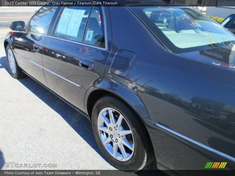 Grey Flannel / Titanium/Dark Titanium 2010 Cadillac DTS Luxury