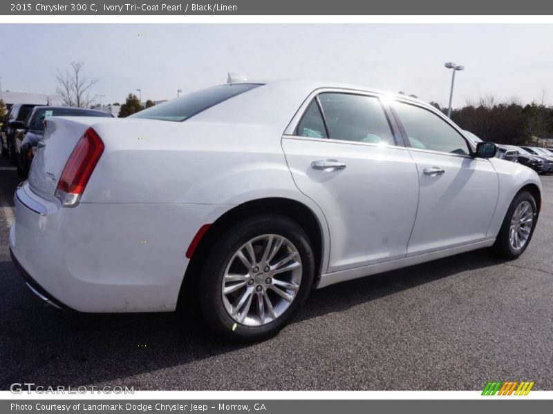 Ivory Tri-Coat Pearl / Black/Linen 2015 Chrysler 300 C