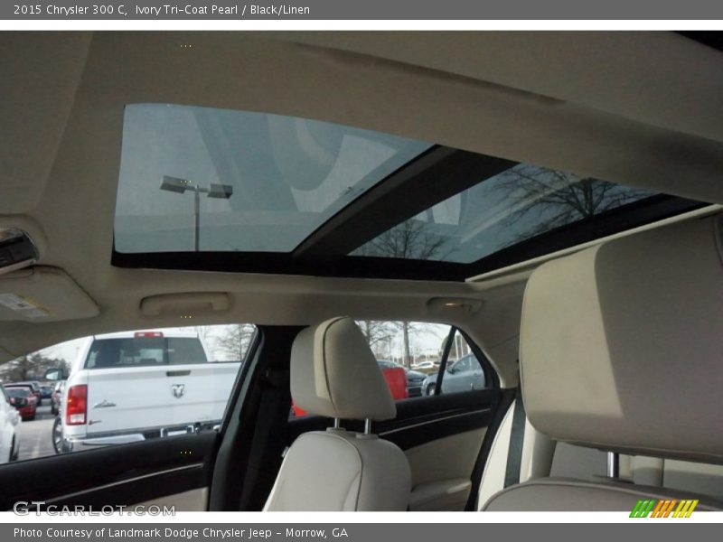 Ivory Tri-Coat Pearl / Black/Linen 2015 Chrysler 300 C