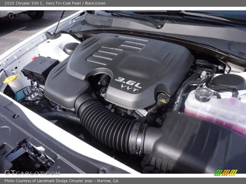 Ivory Tri-Coat Pearl / Black/Linen 2015 Chrysler 300 C