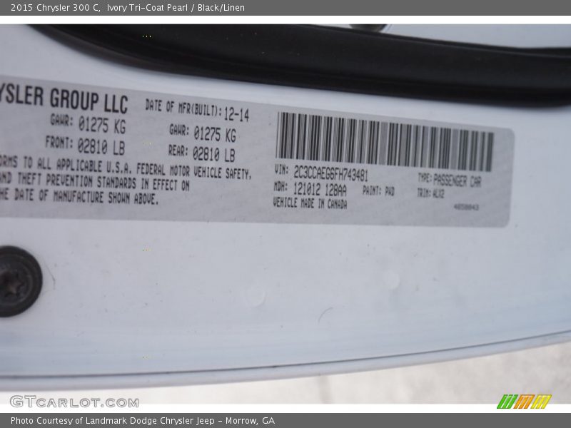 Ivory Tri-Coat Pearl / Black/Linen 2015 Chrysler 300 C