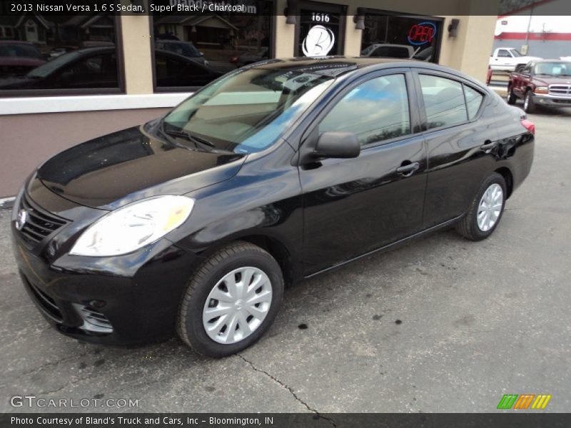 Super Black / Charcoal 2013 Nissan Versa 1.6 S Sedan