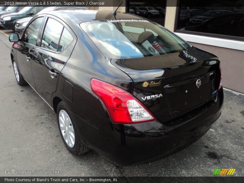 Super Black / Charcoal 2013 Nissan Versa 1.6 S Sedan