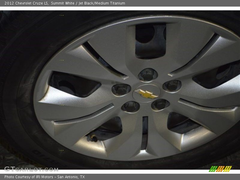 Summit White / Jet Black/Medium Titanium 2012 Chevrolet Cruze LS