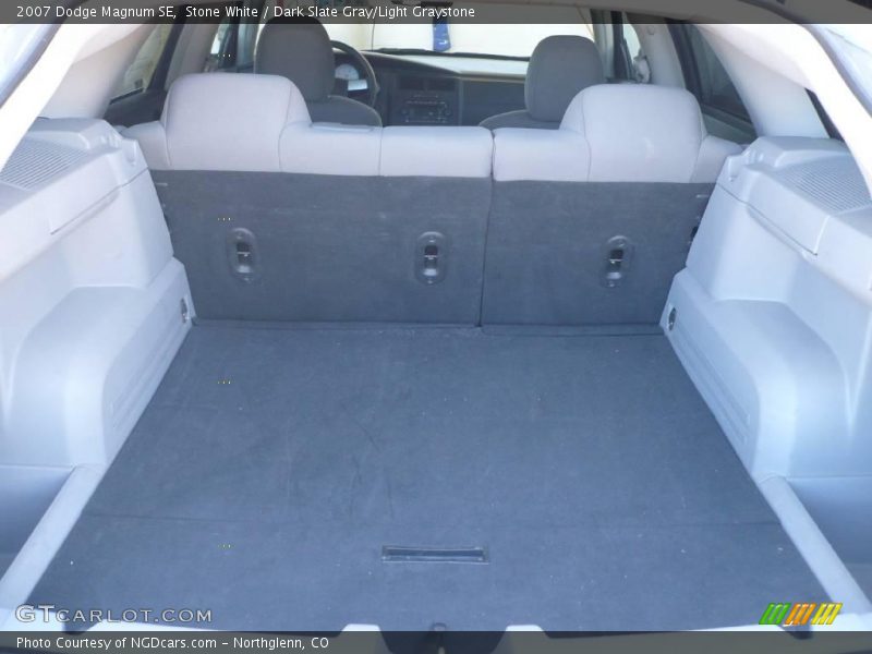 Stone White / Dark Slate Gray/Light Graystone 2007 Dodge Magnum SE