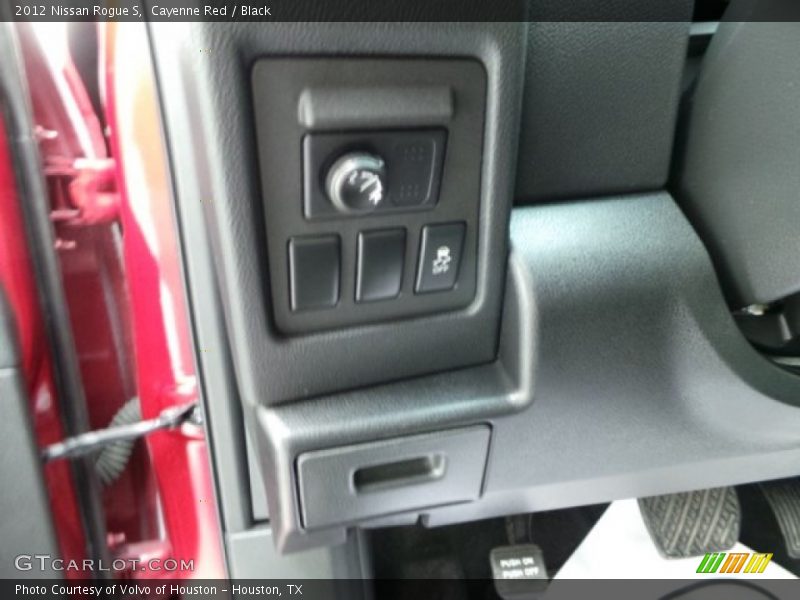 Cayenne Red / Black 2012 Nissan Rogue S