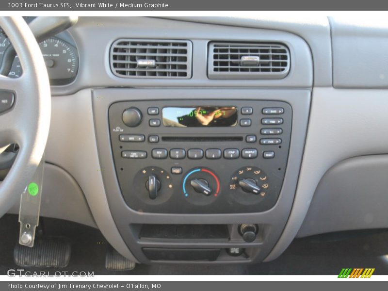 Vibrant White / Medium Graphite 2003 Ford Taurus SES