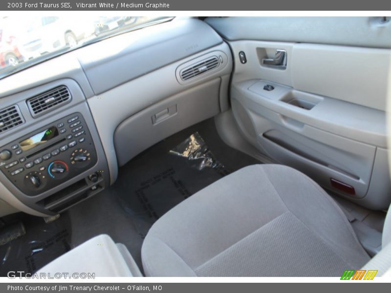 Vibrant White / Medium Graphite 2003 Ford Taurus SES