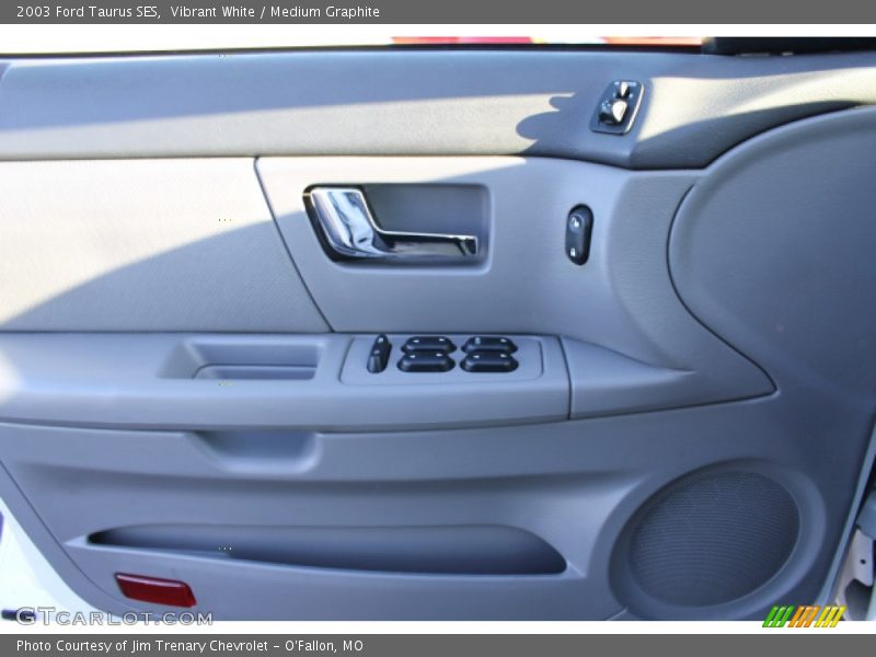 Vibrant White / Medium Graphite 2003 Ford Taurus SES