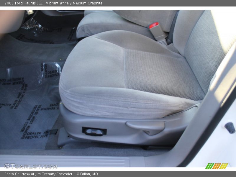 Vibrant White / Medium Graphite 2003 Ford Taurus SES