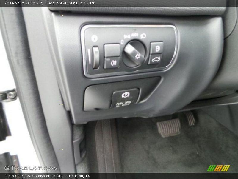 Electric Silver Metallic / Black 2014 Volvo XC60 3.2