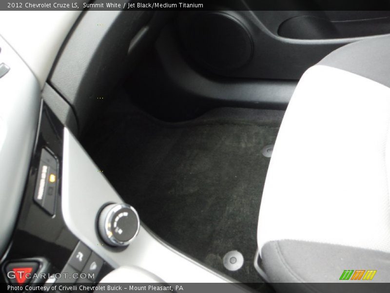 Summit White / Jet Black/Medium Titanium 2012 Chevrolet Cruze LS