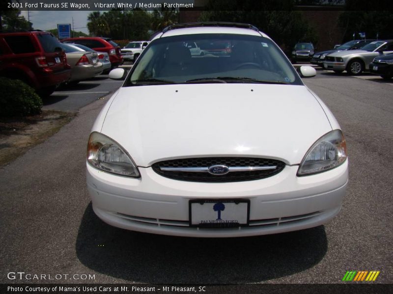 Vibrant White / Medium Parchment 2001 Ford Taurus SE Wagon