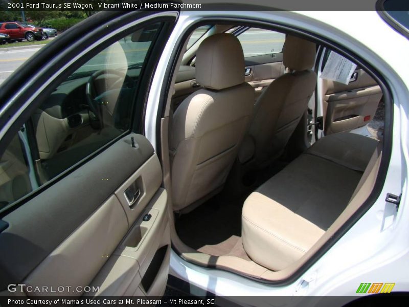 Vibrant White / Medium Parchment 2001 Ford Taurus SE Wagon