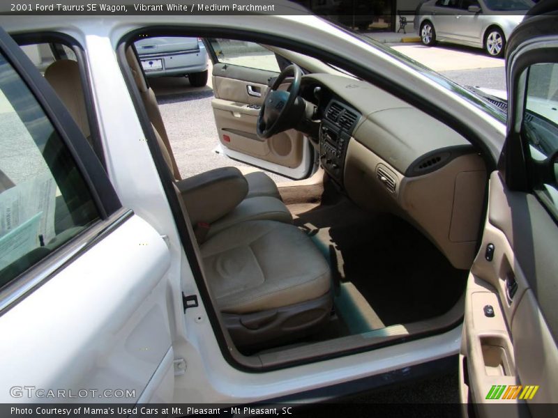 Vibrant White / Medium Parchment 2001 Ford Taurus SE Wagon